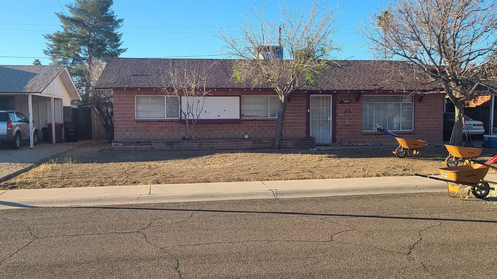 House with dead gress in front yard